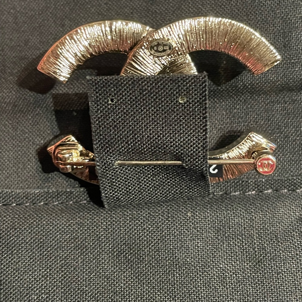 Gold Crystal CC brooch - Picture 6 of 7